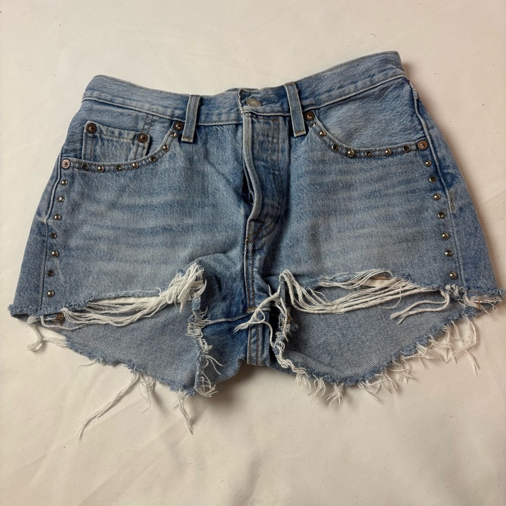 Levi’s 501 Denim Cut Off Shorts Distressed Raw Edge Sz 25 Stud Trim Button Fly